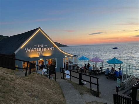 The Waterfront Bar & Restaurant Totland Bay .